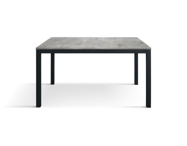 Tavolo RAVENNA in legno finitura grigio cemento e struttura in metallo grigio antracite 110x68 cm